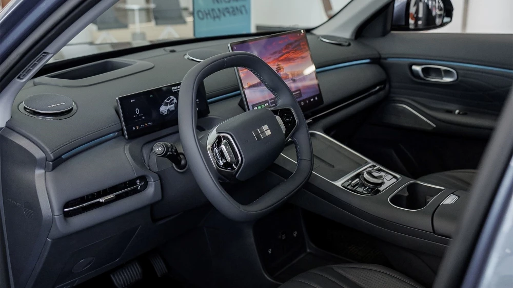 Geely EX5 EM-i гибридный у дилера в автосалоне салон интерьер купить новый Бизнес кар