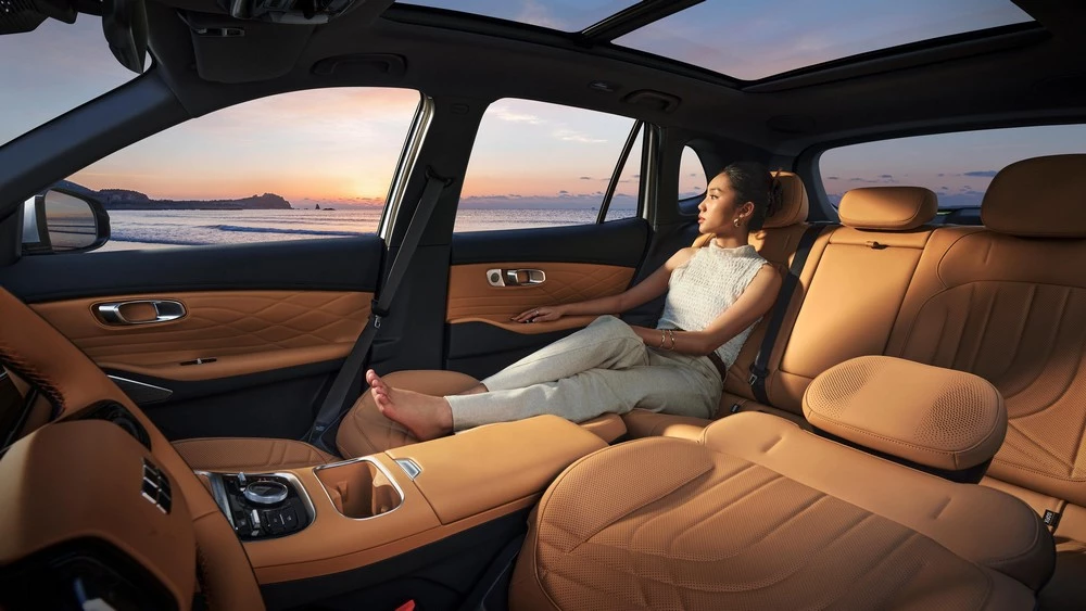 Geely Galaxy Starship 7 EV Voyager салон интерьер сиденья второй ряд
