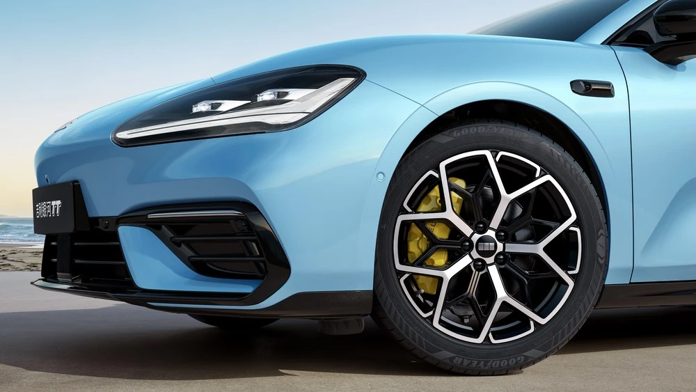 Электрический седан Geely Galaxy TT перед фары диски