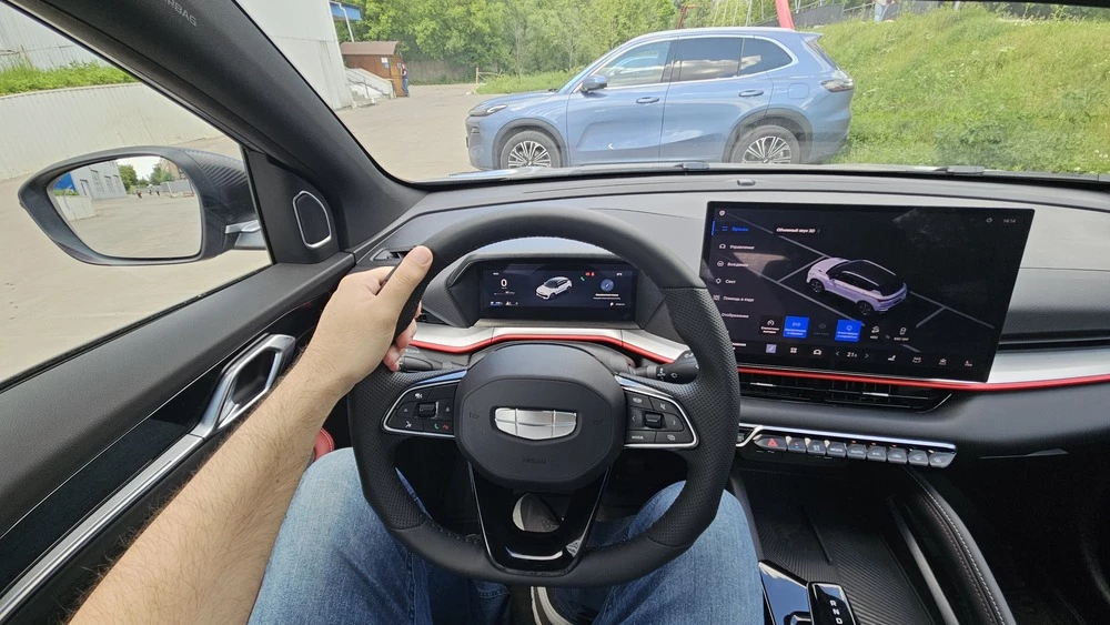 Geely Coolray новый 2026 тест салон интерьер водитель за рулем
