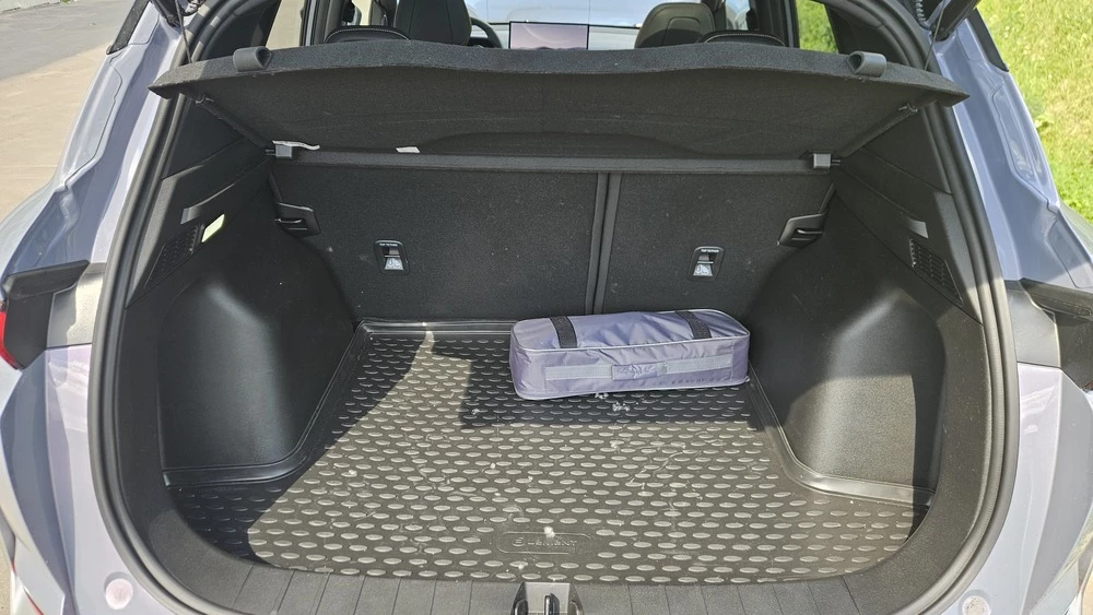 Geely Coolray новый 2026 тест салон интерьер багажник