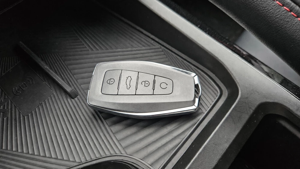 Geely Coolray новый 2026 тест салон интерьер центральный тоннель ключ