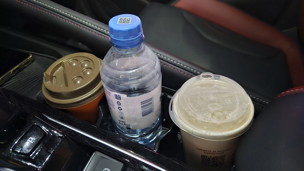 Geely Coolray новый 2026 тест салон интерьер центральный тоннель подстаканники