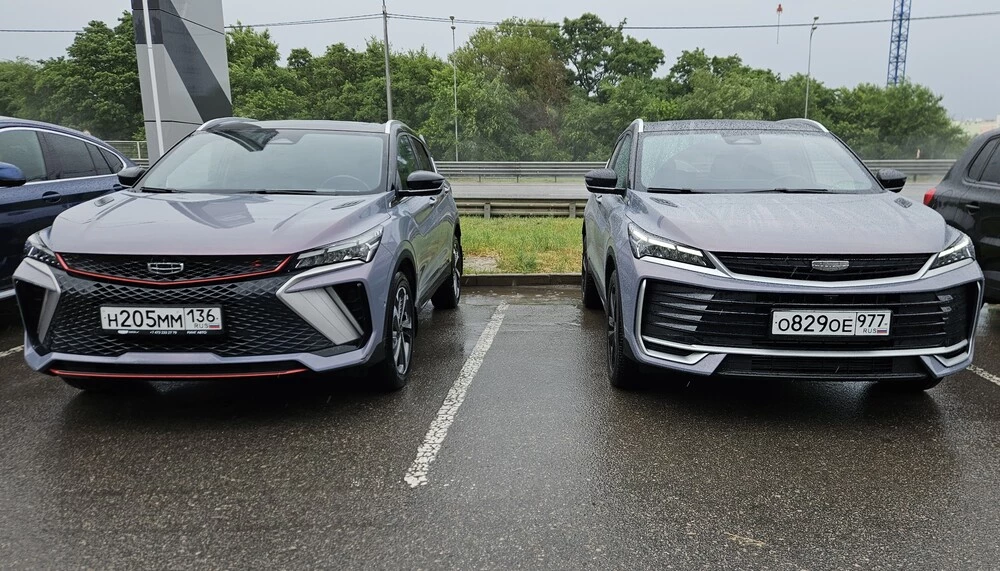 Geely Coolray новый 2026 дорестайлинговый сравнение вместе тест спереди