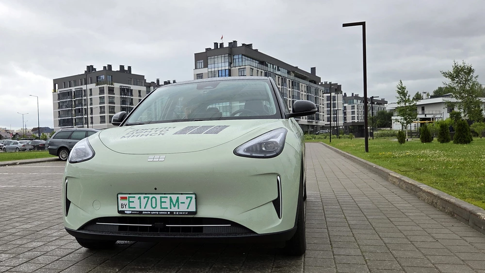 Geely EX2 Тест-драйв в Беларуси спереди