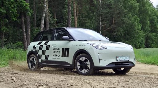 Geely EX2 Тест-драйв в Беларуси спереди сбоку