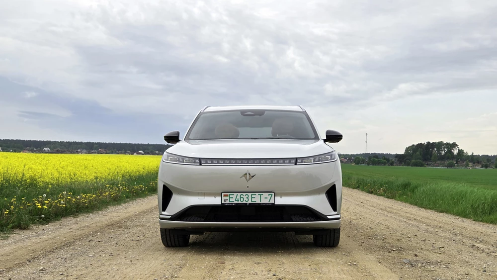 eπ008 Ипай 008 Dongfeng тест в Беларуси спереди