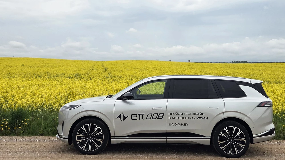eπ008 Ипай 008 Dongfeng тест в Беларуси сбоку