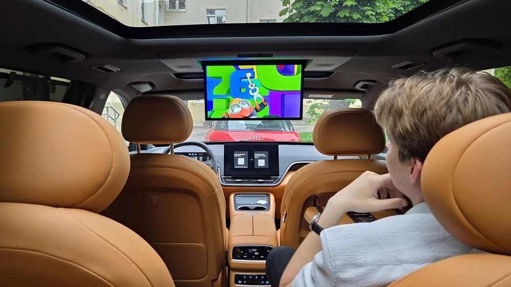eπ008 Ипай 008 Dongfeng тест в Беларуси салон интерьер потолочный экран