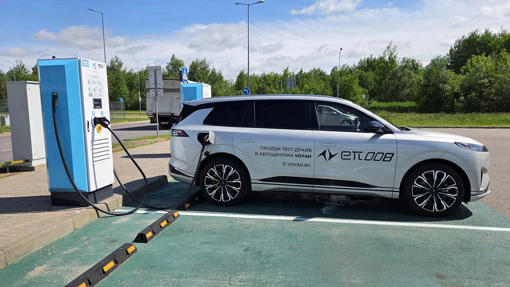 eπ008 Ипай 008 Dongfeng тест в Беларуси зарядка сбоку
