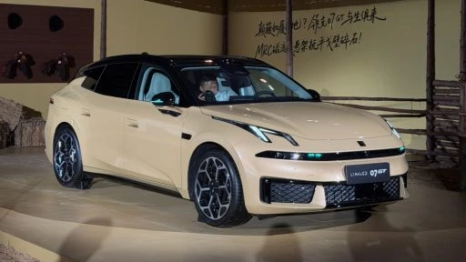 Универсал Lynk & Co 07 GT от российского дизайнера вышел в предзаказ сбоку спереди