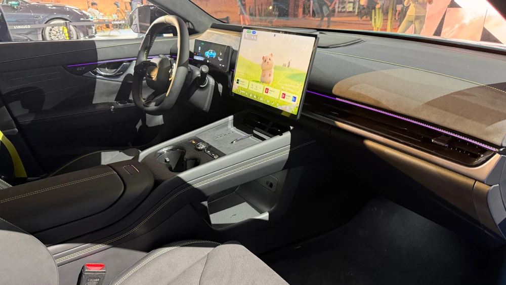 lynk co 07 gt салон черный экран