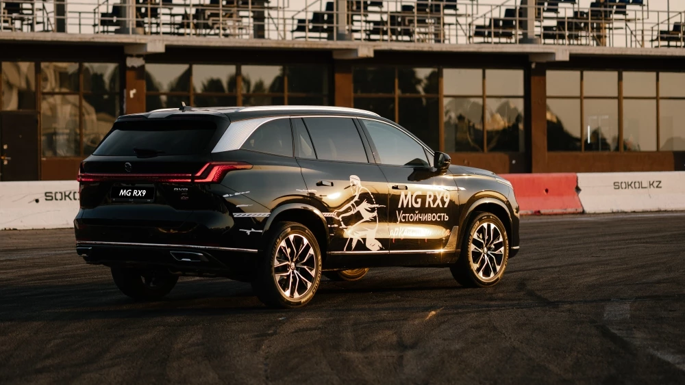 Кроссовер MG RX9 на тесте в Казахстане сбоку сзади