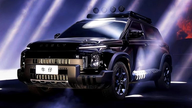 Цены на обновленный Geely Cowboy назвали в Китае кроссовер сбоку спереди черный