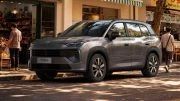 Новый GAC GS4 показали официально кроссовер сбоку спереди серый