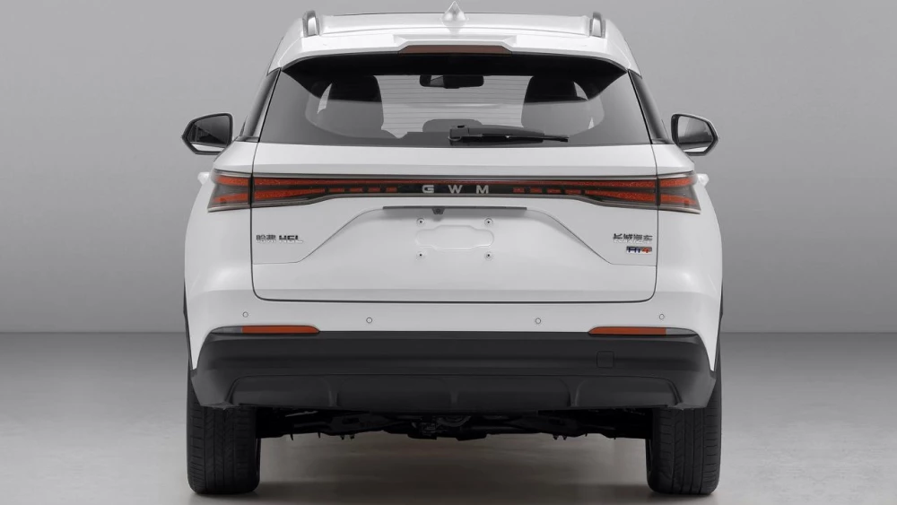Кроссовер Haval H6L обновили в Китае гибридный сзади белый