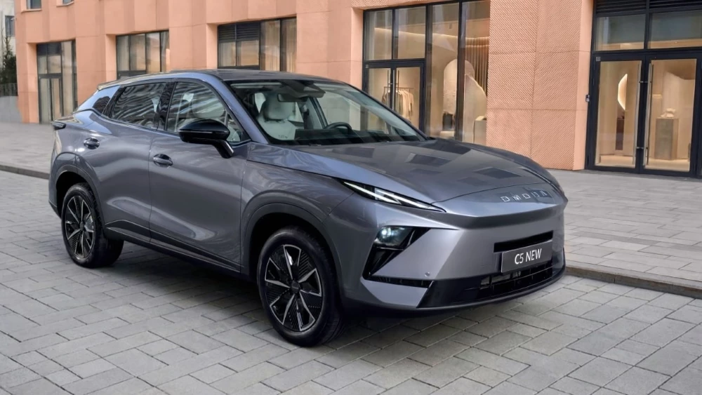 Что изменилось в новом OMODA C5 и почему это важно для водителя? Omoda C5 новый сбоку спереди Авилон