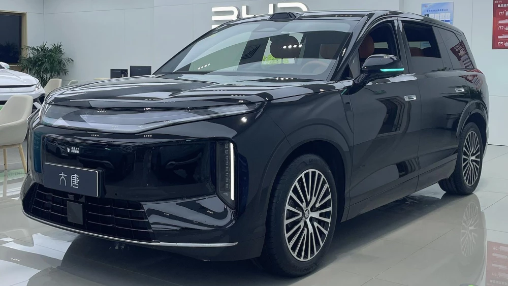старт продаж byd datang great tang китай сбоку спереди кроссовер черный