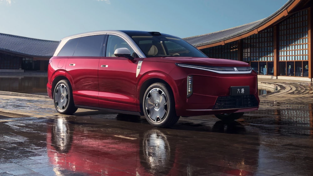 старт продаж byd datang great tang китай сбоку спереди кроссовер красный