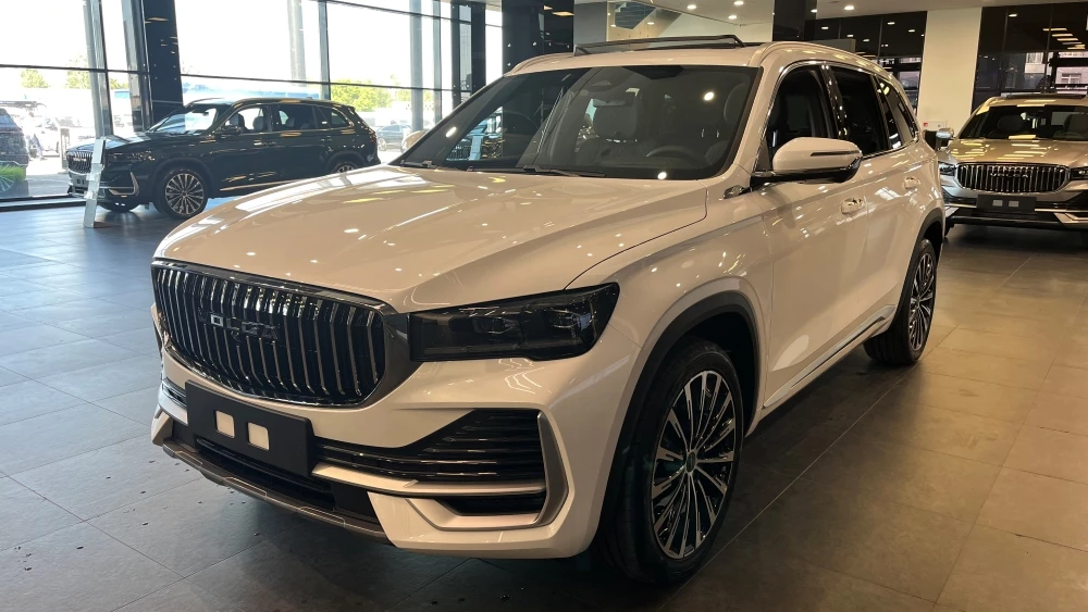 VOLGA АвтоМАШ K50 в салоне у дилера купить новый сбоку спереди