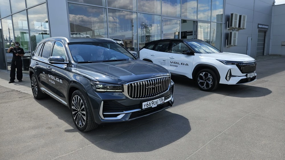 Кроссовер Volga K50 K40 в автосалоне у дилера спереди сбоку новый купить