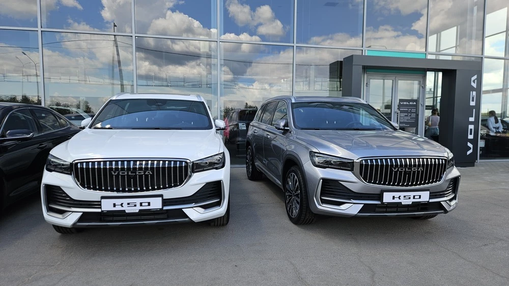 Кроссовер Volga K50 в автосалоне у дилера спереди новый купить