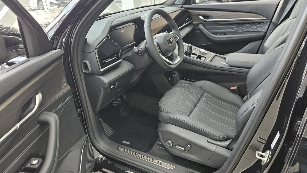 Кроссовер Volga K50 в автосалоне у дилера салон интерьер новый купить