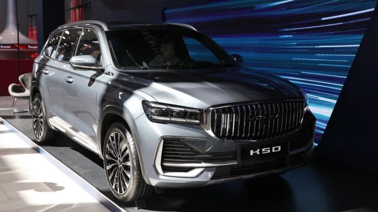 Volga K50 на ПМЭФ-2026 сбоку спереди