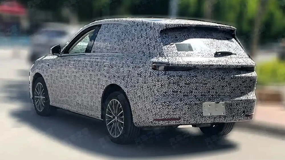 тестовый кроссовер wey v7x v6x сбоку сзади