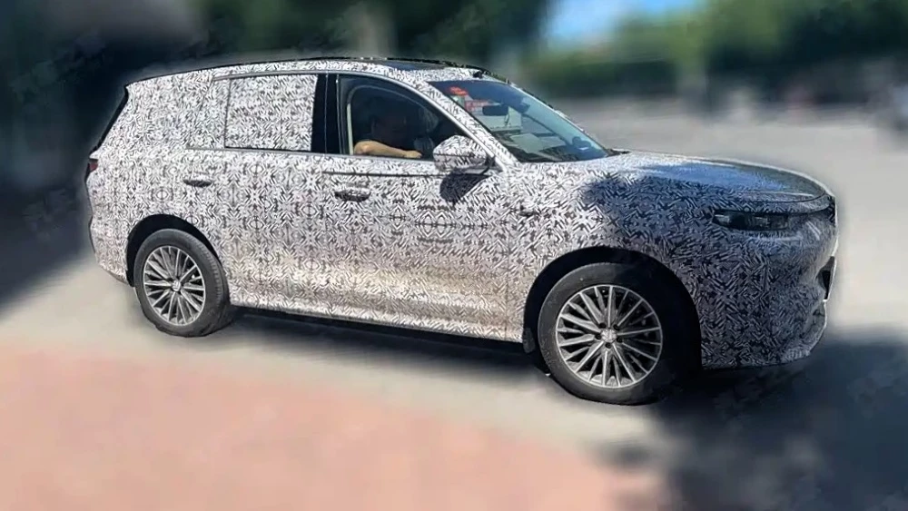 тестовый кроссовер wey v7x v6x сбоку