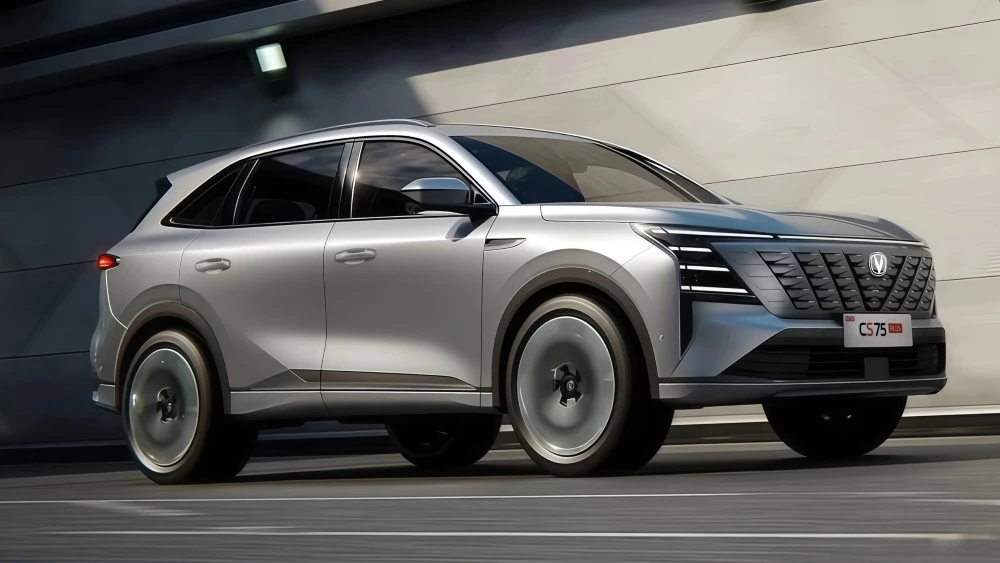 кроссовер changan cs75 plus awd спереди сбоку