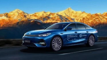 седан geely galaxy a7 em сбоку спереди рекорд гиннесса