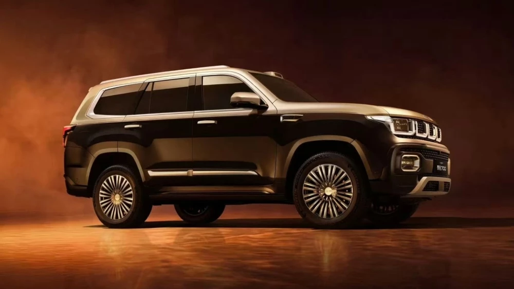 Внедорожник BAIC Taitan 700 сбоку спереди