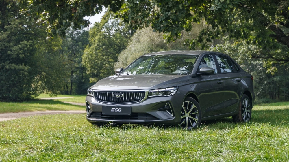 Belgee S50 сбоку спереди