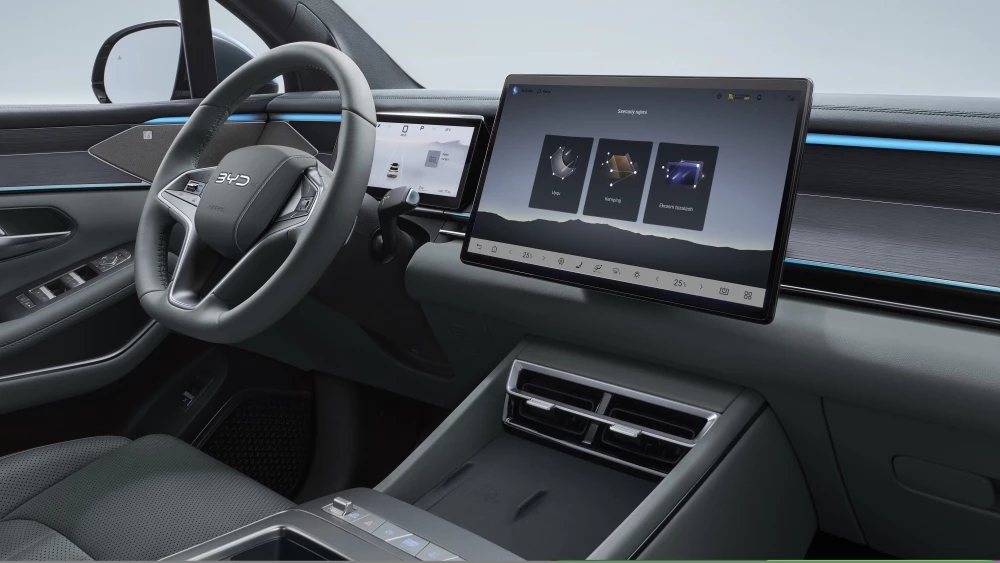 Кроссовер BYD Atto 8 салон интерьер