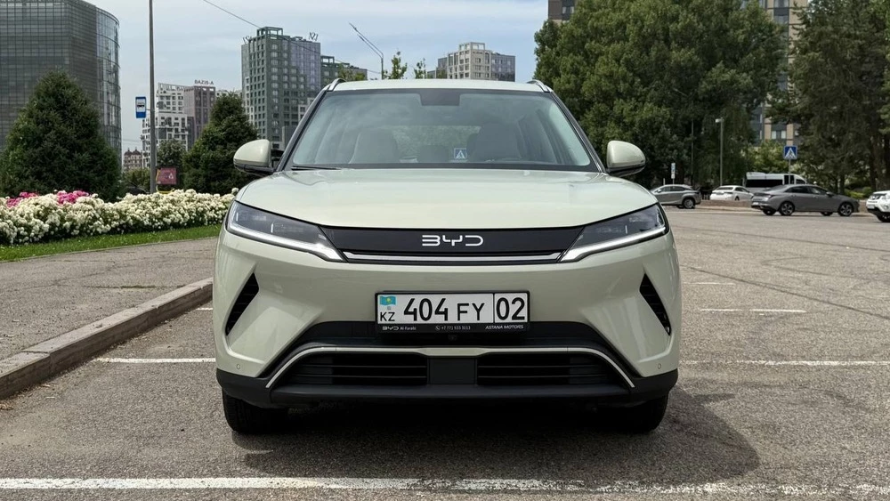 BYD Yuan Up тест в Казахстане спереди