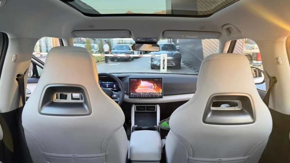 BYD Yuan Up тест в Казахстане салон интерьер