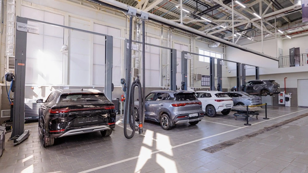 BYD Yuan Up тест в Казахстане станция ТО у дилера ремонт сервис