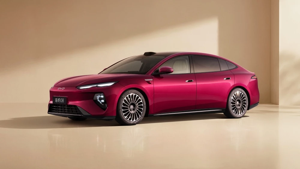 Седан BYD Seal 08 сбоку спереди