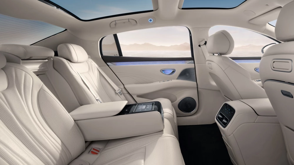 Седан BYD Seal 08 салон интерьер второй ряд