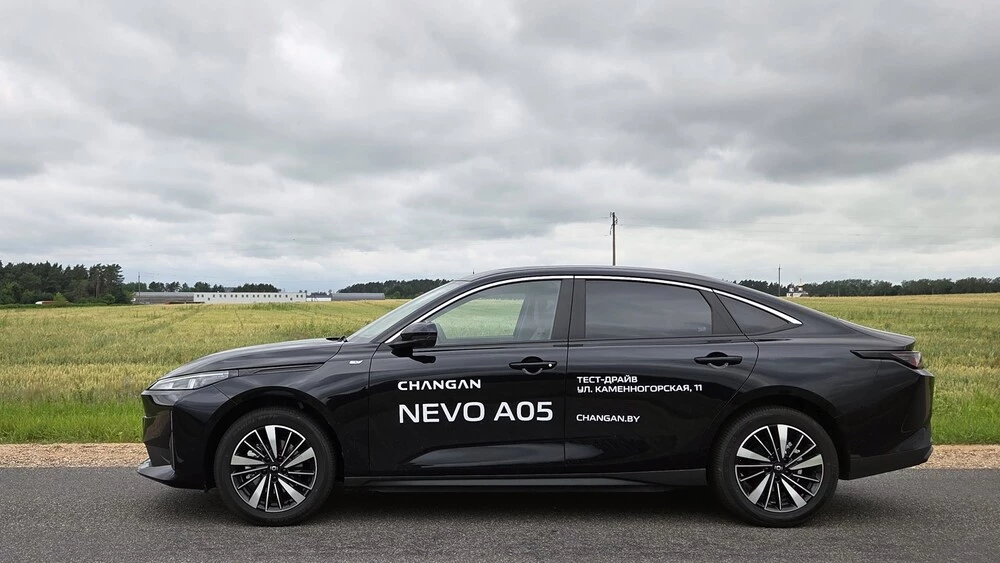 Changan Nevo A05 тест в Беларуси сбоку