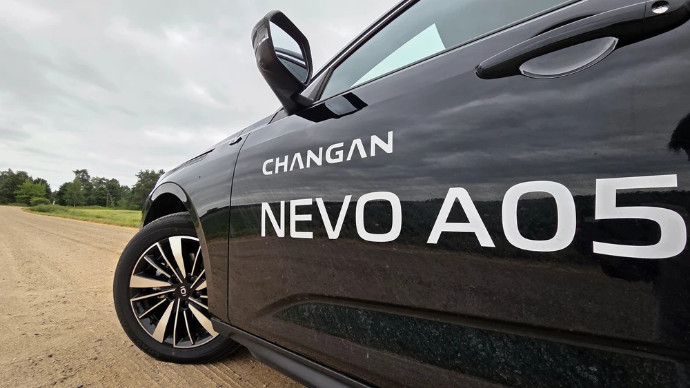 Changan Nevo A05 тест в Беларуси сбоку