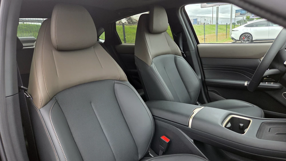 Changan Nevo A05 тест в Беларуси салон интерьер первый ряд сиденья