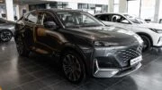 Кроссовер Changan Uni-K iDD у дилера в автосалоне Центр Регинас Магнитогорск сбоку спереди