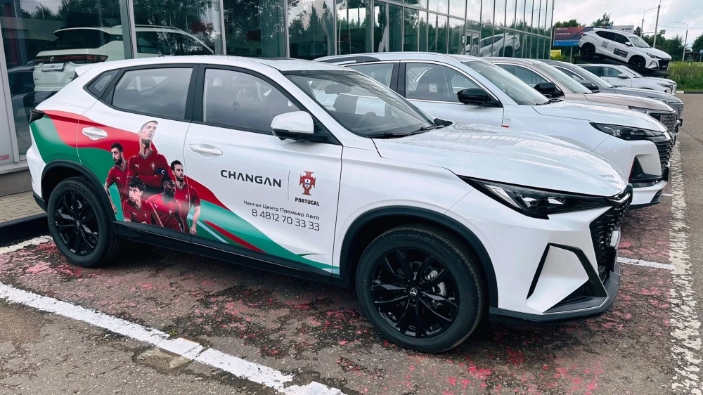 Changan CS35 Max у дилера в автосалоне купить новый Смоленск сбоку