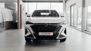 Changan CS35 Max у дилера в автосалоне купить новый Вологда спереди
