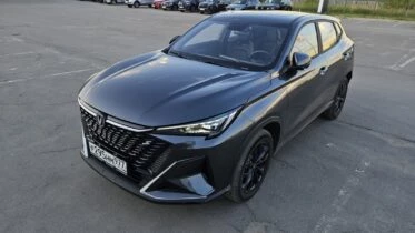 Changan CS35 Max тест сбоку спереди