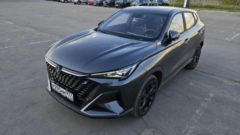 Changan CS35 Max тест сбоку спереди