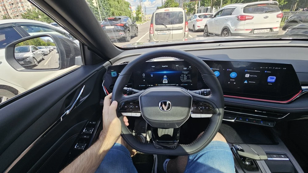 Changan CS35 Plus Max салон интерьер водитель за рулем