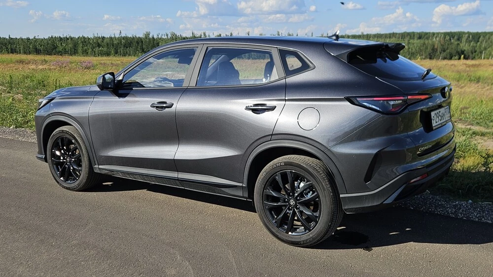 Changan CS35 Max тест сбоку сзади